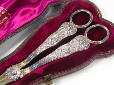 A pair of Victorian silver grape scissors - 2