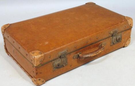 An early 20thC leather travel case