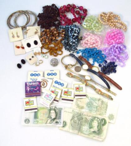 Various costume jewellery and effects