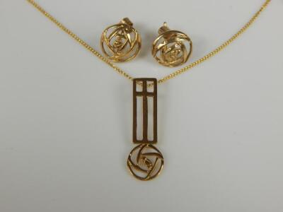 A 9ct gold pendant and earring set