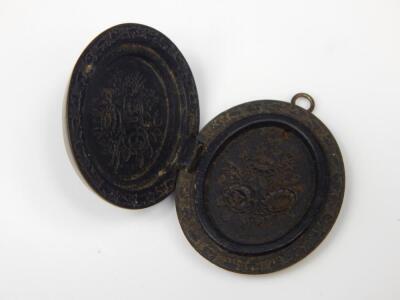 A Victorian locket - 2
