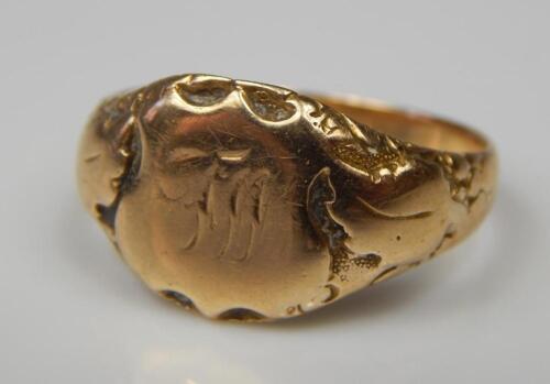 An 18ct gold gent's signet ring