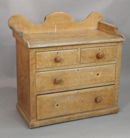 A Victorian scumbled pine wash stand