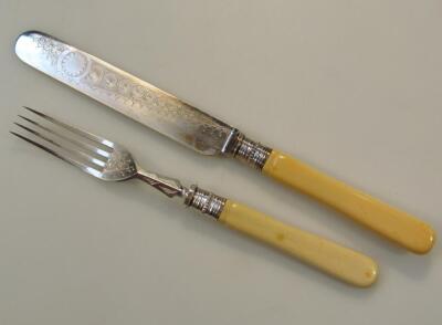 An Edwardian cased canteen of silver plated and bone handled knives and forks - 3