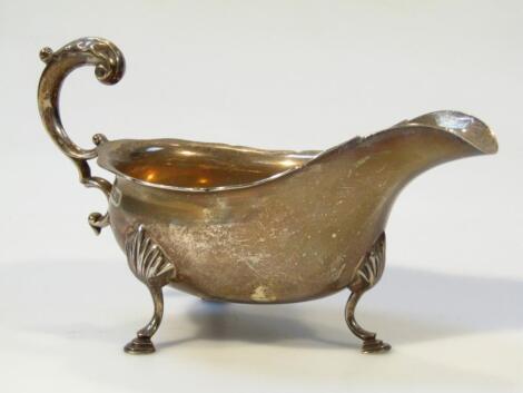 An Edwardian silver sauce boat