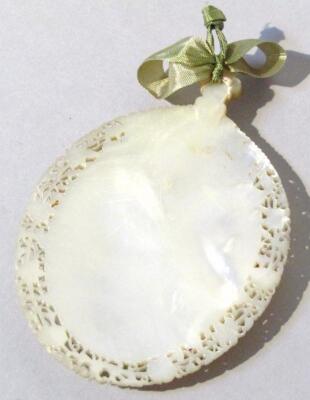 A 19thC nacre mother of pearl carved shell - 3