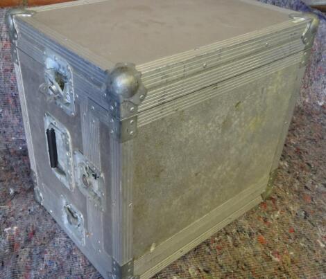 *A heavy duty metal speaker travelling case