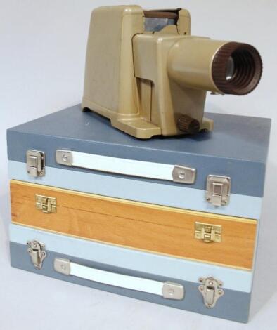 A 20thC Kodaslide bygone home projector