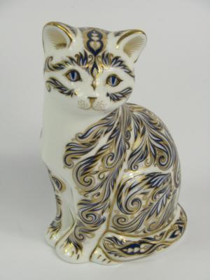 A Royal Crown Derby Imari porcelain paperweight modelled as the Majestic Cat