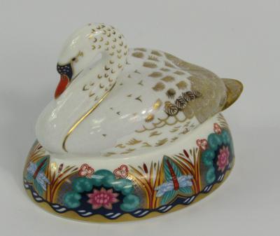 A Royal Crown Derby Imari porcelain paperweight modelled as the Swan