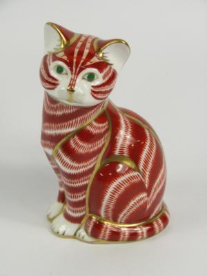 A Royal Crown Derby Imari porcelain paperweight modelled as the Ginger Cat