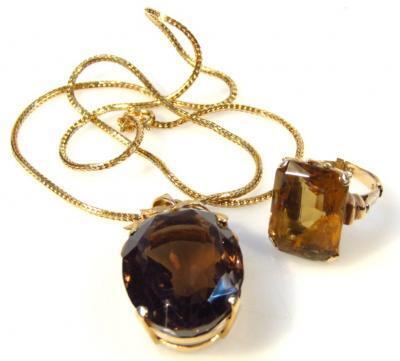 A smoky quartz jewellery set