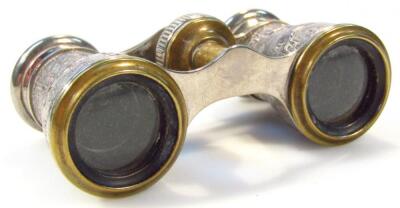 A pair of early 20thC opera binoculars - 4