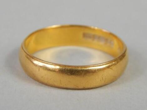 A 22ct gold wedding band