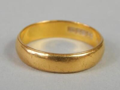 A 22ct gold wedding band