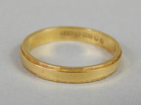 An 18ct gold wedding band