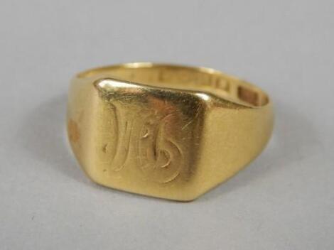 An 18ct gold signet ring