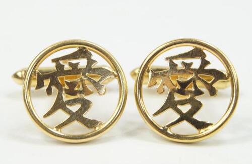 A pair of cufflinks