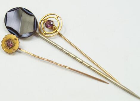 A Victorian agate set stick pin
