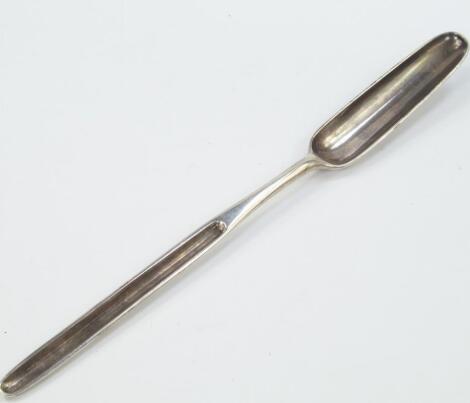 A George III silver marrow scoop