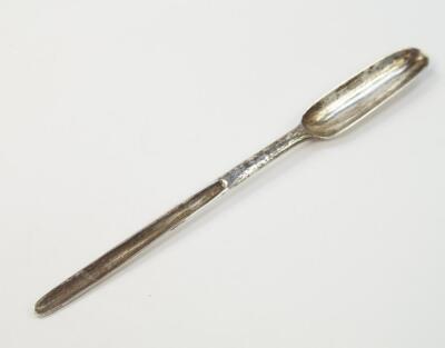 A George III silver marrow scoop