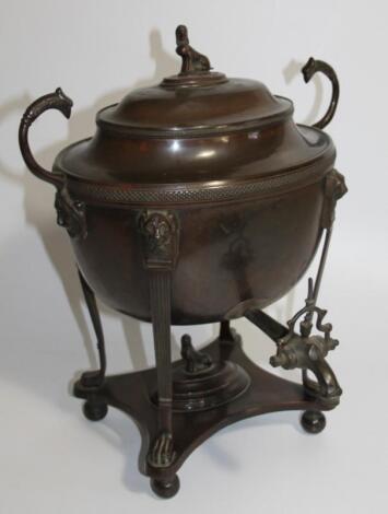 An early 19thC copper tea urn