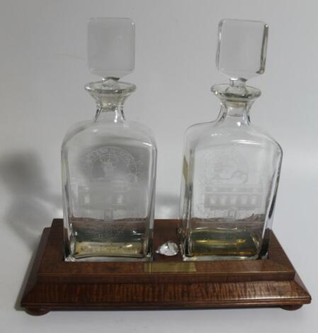 A late 20thC kingwood decanter stand