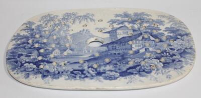 A 19thC blue and white transfer printed drainer stand