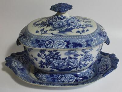 An early 19thC blue and white pottery soup tureen