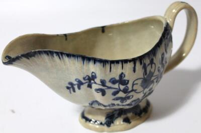 A late 18thC blue and white Pearlware sauceboat - 2