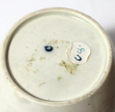 An 18thC blue and white Caughley porcelain tea canister - 4