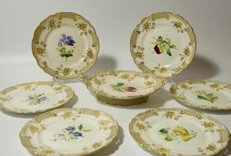 An early 19thC porcelain part dessert service