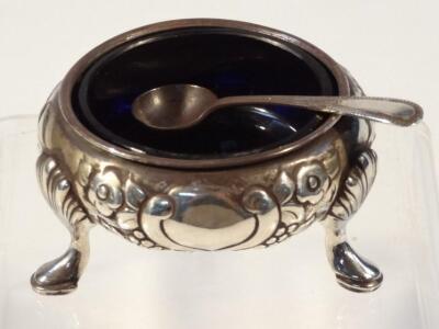 A Victorian silver open salt - 3