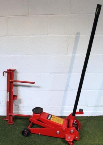 A Rolson 3.5 tonne hydraulic jack and a Sealey vice mounted metal folder.