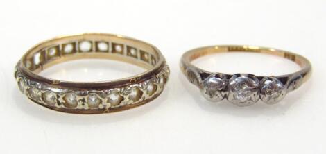 A 9ct gold eternity ring