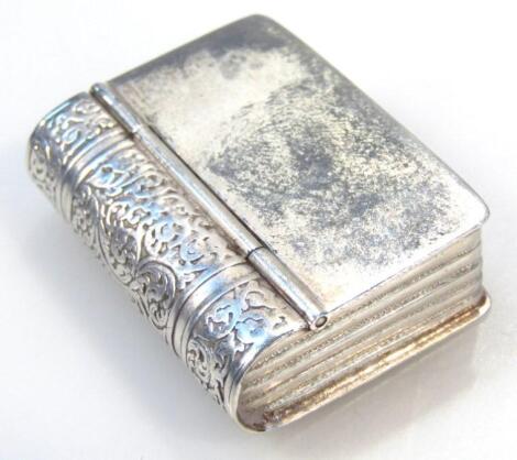 A 20thC silver pill box