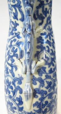 An early 19thC Chinese blue and white porcelain moon flask - 6