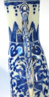 A pair of early 19thC Chinese blue and white porcelain moon flasks - 7