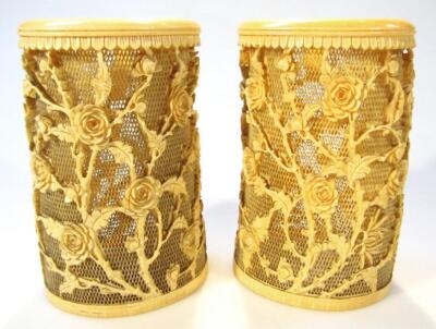 A pair of Chinese Qing period ivory sleeve vases - 2