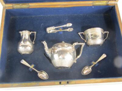 A Victorian silver tea set - 2