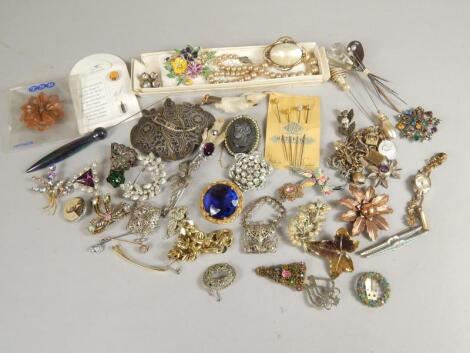 Various costume jewellery