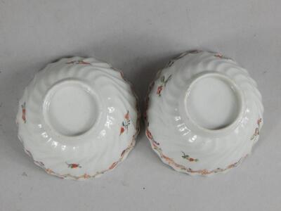 A pair of late 18th/early 19thC English porcelain tea bowls - 2