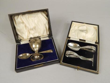 A cased silver plated medicine spoon and pusher