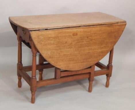 An oak oval gate leg table