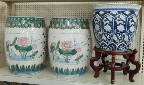 Three items of modern Chinese porcelain