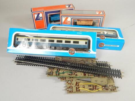 Various 00 gauge model railway items