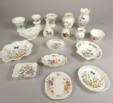 A quantity of 20thC porcelain