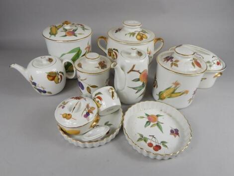 A quantity of Royal Worcester Evesham pattern porcelain