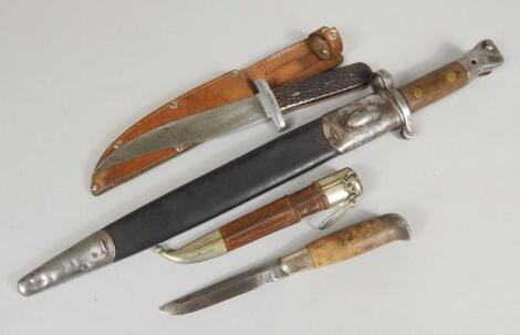 Various items of militaria