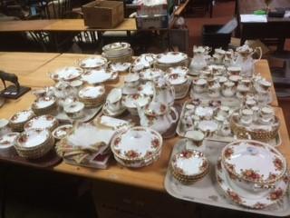 A comprehensive Royal Albert Country Roses part dinner service